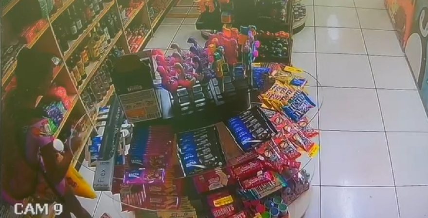 TPM ou falta de vergonha? Mulher é flagrada furtando potes de Nutella no Santa Cruz