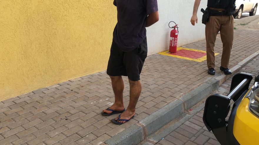 Ladrão é preso após furtar salame e sabonete no Super Puppo