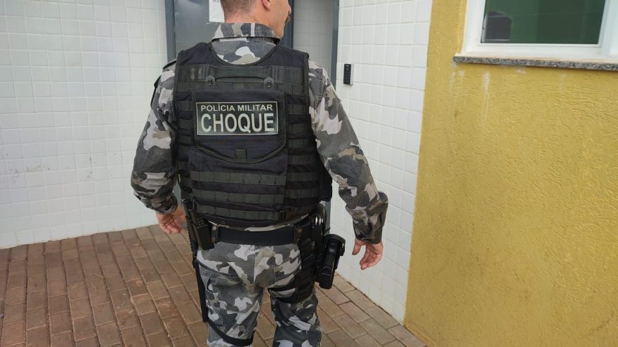 Dois são detidos por furto e receptação de pneus