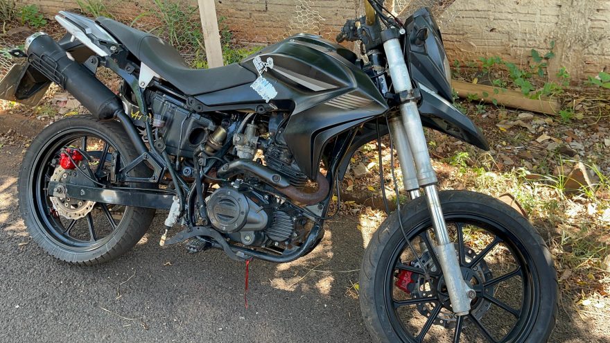 Cascavelense é preso em Foz do Iguaçu tentando dar partida em motocicleta furtada no Paraguai