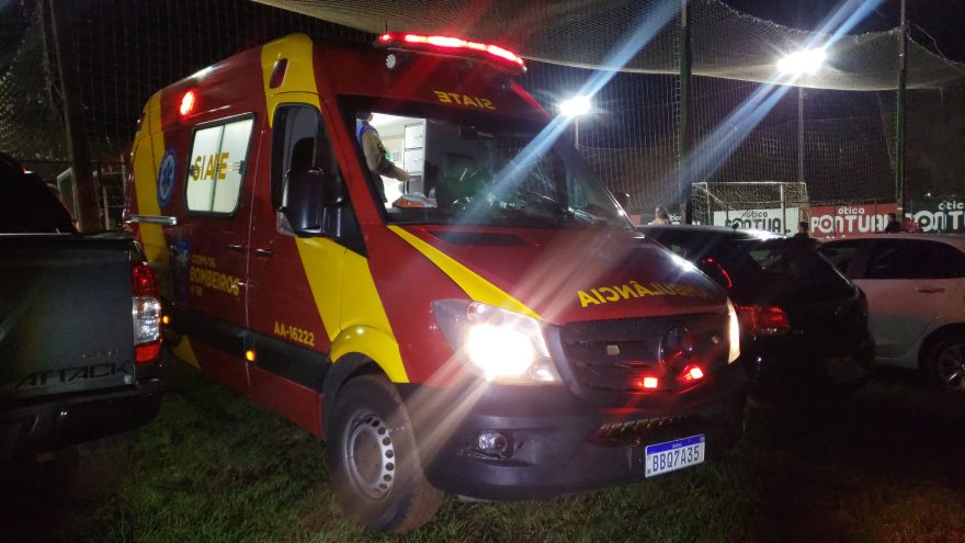 Trombada em jogo causa convulsão e sangramento pela boca em homem