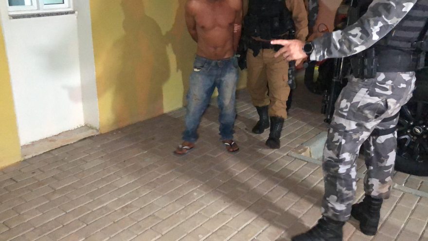 Homem é detido pelo Pelotão de Choque fazendo manobras perigosas no bairro Interlagos