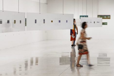 MON promove encontro para educadores na mostra Espaço Imantado, de Mario Rubinski