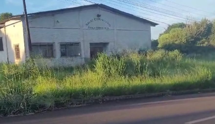 Em vídeo, moradora mostra terrenos abandonados no Brasmadeira e faz apelo às autoridades responsáveis