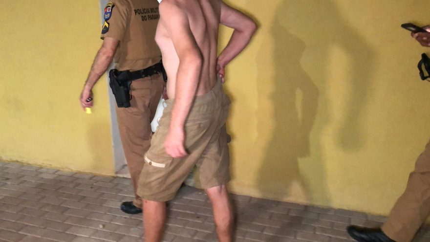 Homem é detido suspeito de agredir a mãe cadeirante de 78 anos com socos