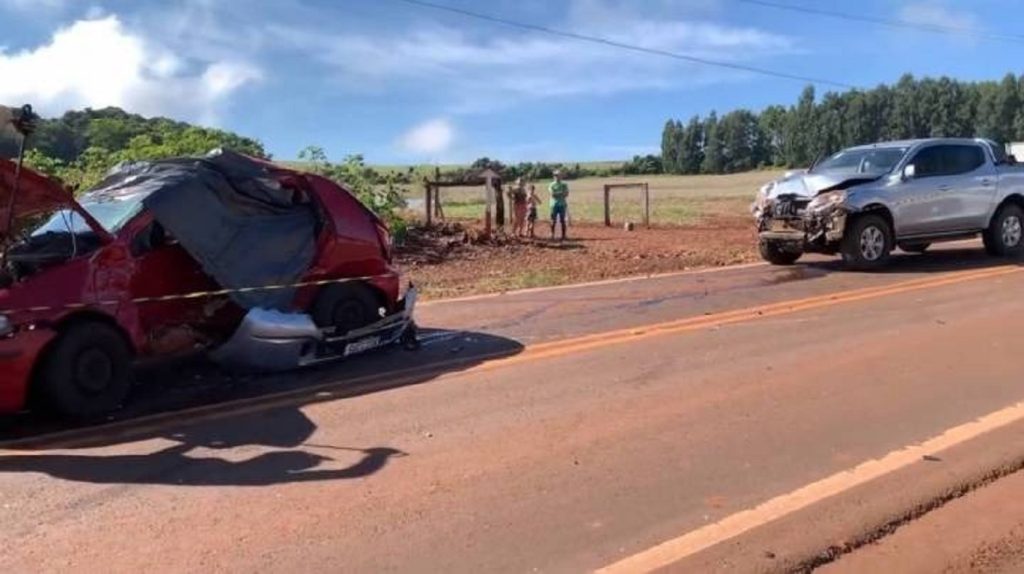 Homem morre em colisão entre carro e caminhonete na PR-473