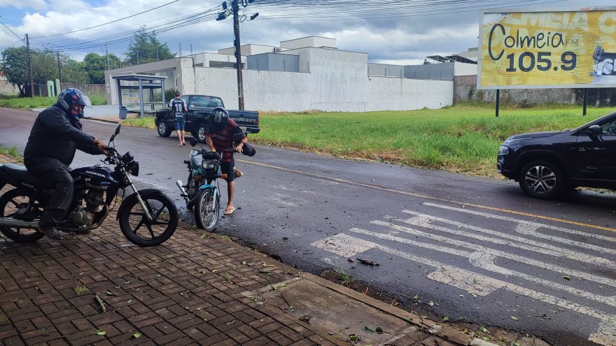 Mulher fica ferida em acidente entre moto e Toro no Pioneiros Catarinenses