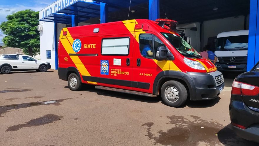 Trabalhador sofre queda de caminhão e é socorrido pelo Corpo de Bombeiros