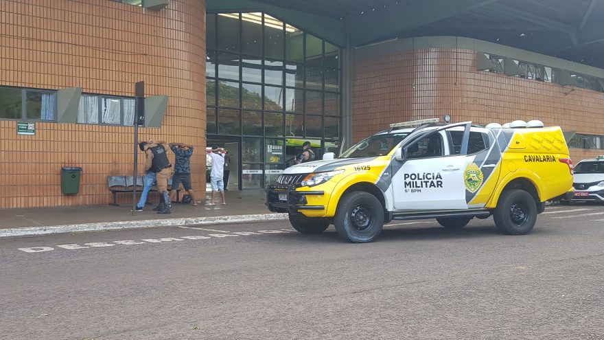 Cavalaria da PM realiza abordagens na Rodoviária