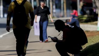 Um em cinco jovens brasileiros de 15 a 29 anos não estuda nem trabalha