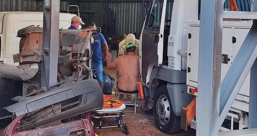 Homem se fere com faca em tentativa de suicídio na Rua Rio da Paz