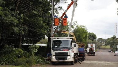 Imagem referente a 13 mil imóveis ficaram sem energia elétrica após temporal em Cascavel