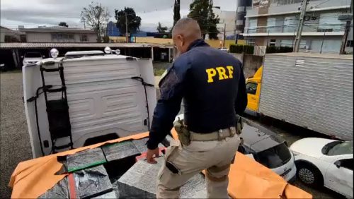 Imagem referente a PRF apreende 30.000 unidades de cigarro eletrônico em Guarapuava