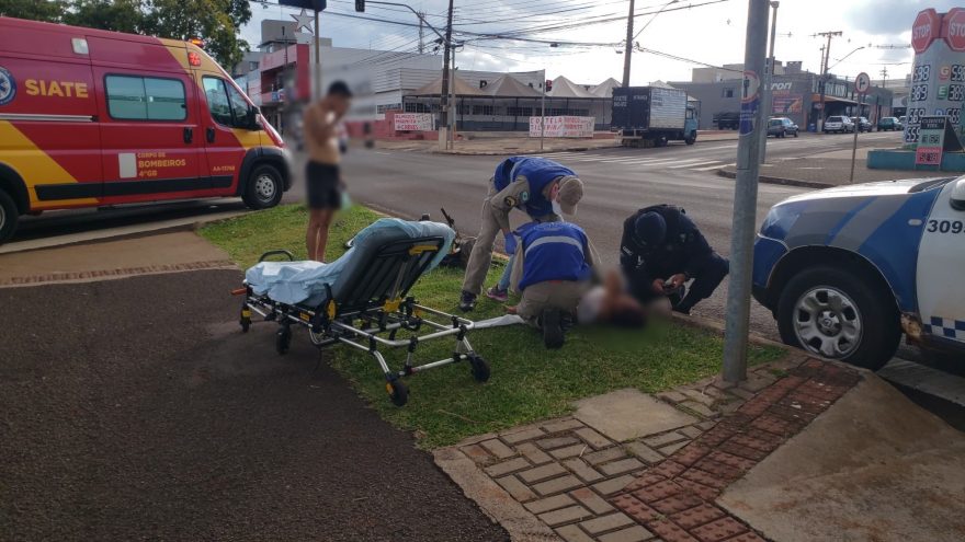 Mulher é atropelada por viatura da GM na Avenida Tancredo Neves