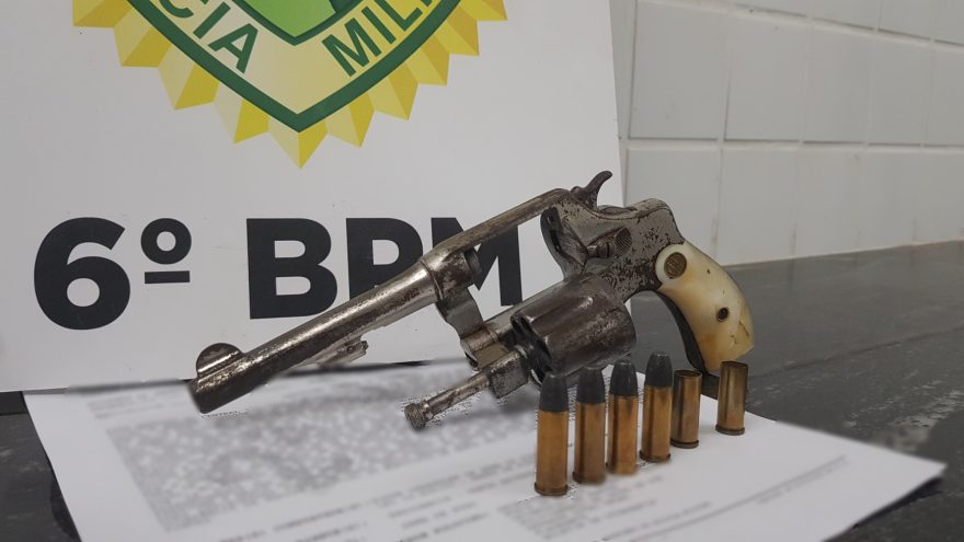 Idoso é preso com revólver após disparos de arma de fogo