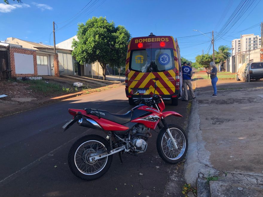No dia do aniversário, motociclista fica ferido em acidente no Bairro Santa Cruz