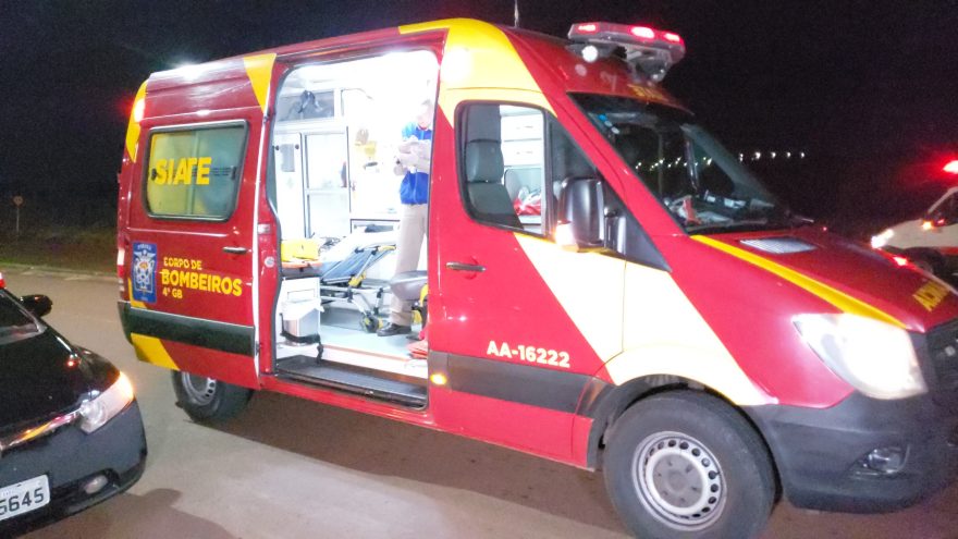 Motociclista fica ferido em colisão traseira no Tropical III