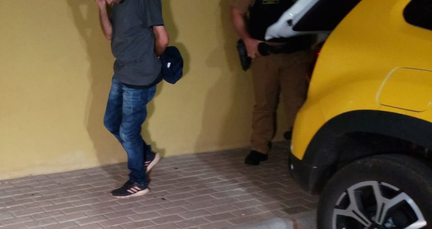 Foragido da justiça por tráfico é preso pela PM no Centro