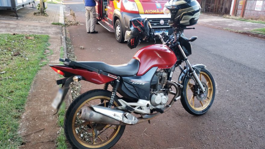 Casal fica ferido após gato atravessar na frente de motocicleta no Floresta