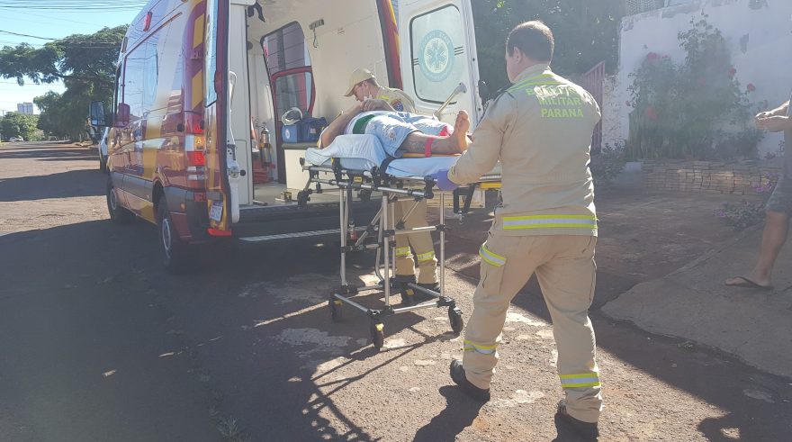 Homem sofre suspeita de fratura no nariz após cair em residência