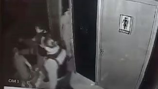 Novas imagens flagram seguranças agredindo suspeito, antes de serem mortos com disparos de arma de fogo