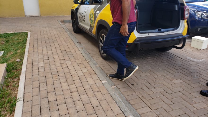 Com mandado de prisão em aberto, homem é preso por furto