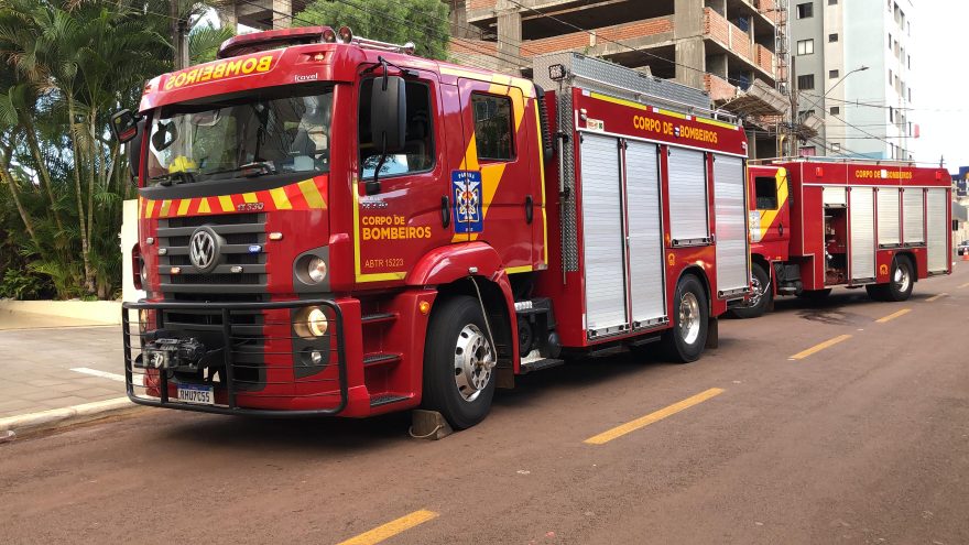 Incêndio em residência mobiliza equipes do Corpo de Bombeiros no Tropical