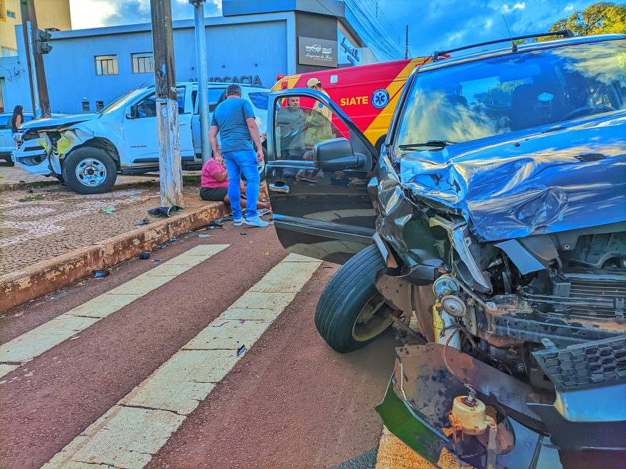 Mulher fica ferida em acidente entre Blazer e Ecosport no Centro