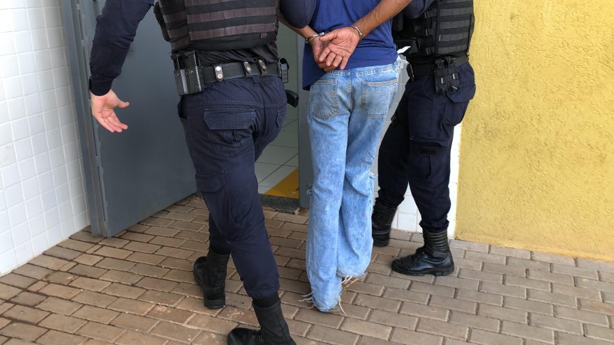 Homem é detido pela GM após descumprir medida protetiva e se aproximar de enteada