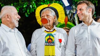 Cacique Raoni recebe honraria de Macron e pede demarcações a Lula