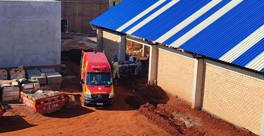 Trabalhador fica ferido ao cair em obra de ginásio no Bairro Interlagos