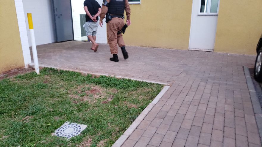 Homem com Mandado de Prisão é preso após ser denunciado pela ex-companheira