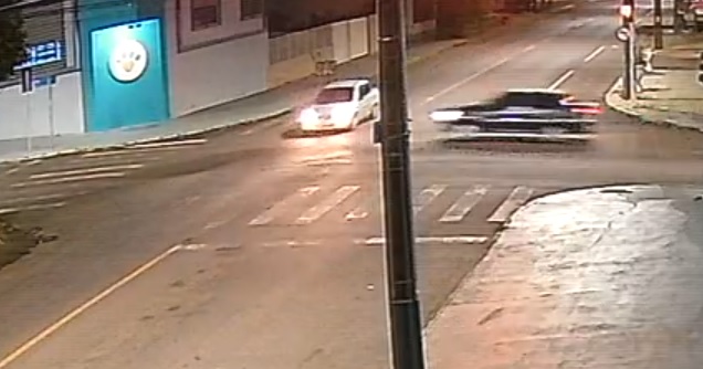 Novas imagens mostram Siena na contramão antes de provocar grave acidente na rua Cuiabá