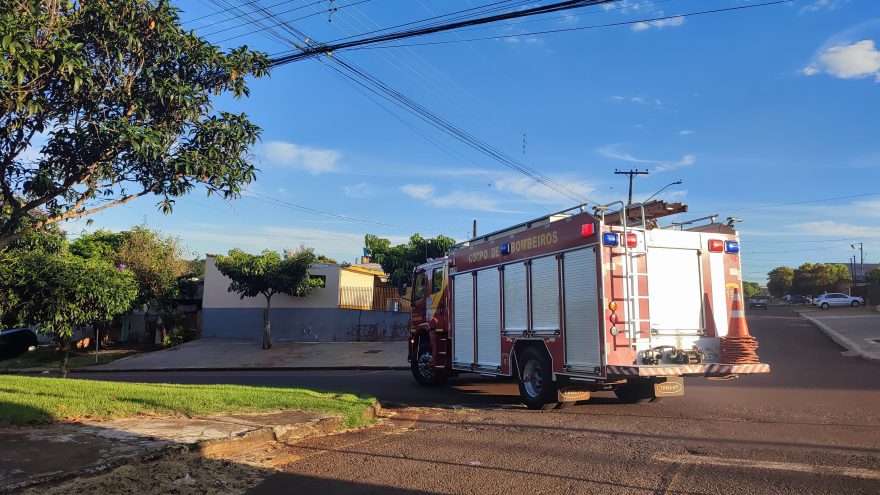 Incêndio em vegetação mobiliza Corpo de Bombeiros na Rua Maxakalis