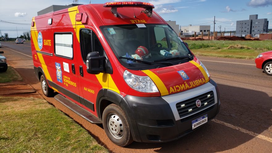 Homem de 54 anos se corta com caco de vidro e recebe atendimento do Corpo de Bombeiros