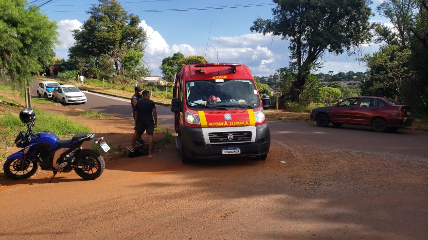 Motociclista fica ferida após colisão com carro no Bairro Morumbi