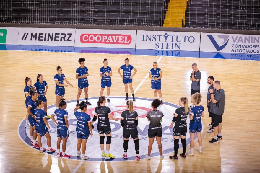 Stein Cascavel realiza o último treino antes de embarcar para a Supercopa
