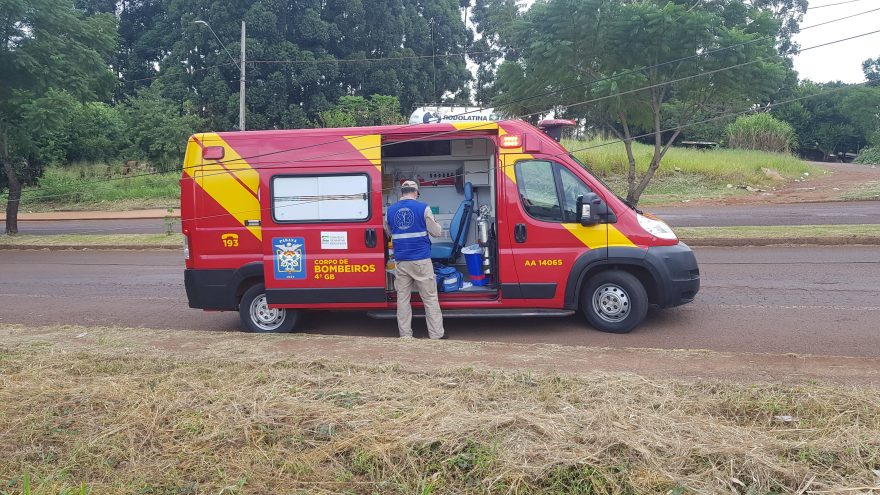 Mulher cai de bicicleta e sofre escoriações no Bairro Pacaembu