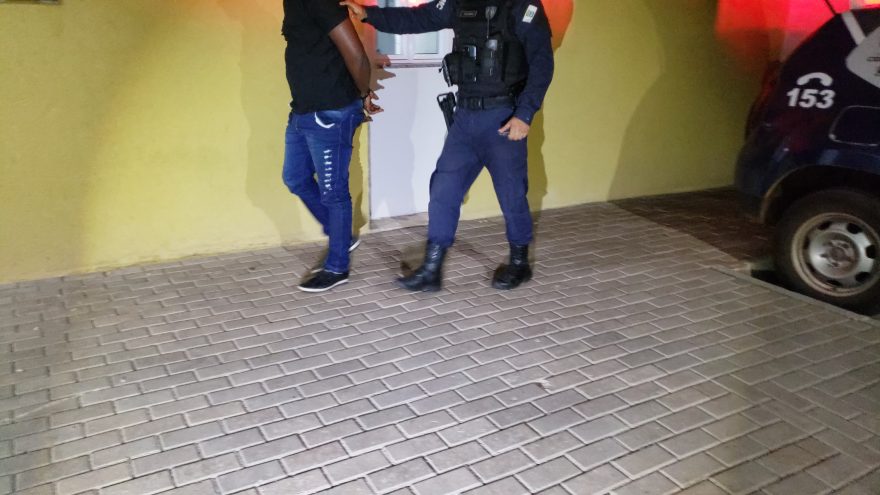 Ao defender criança, mãe é agredida a pauladas e arma branca no Brasília