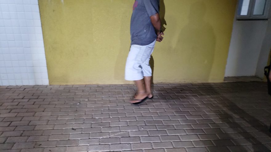 Pistoleiro é preso com arma 9 mm municiada no Sanga Funda
