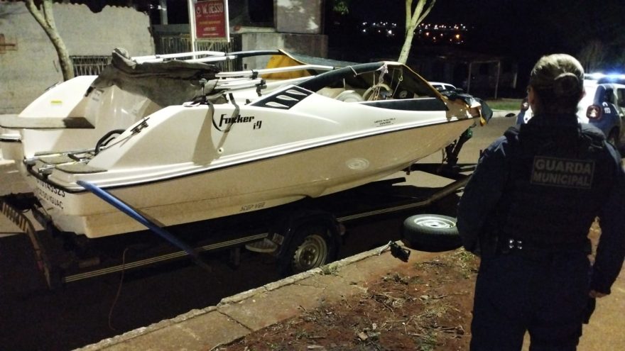 GM localiza lancha com alerta de furto no bairro Morumbi