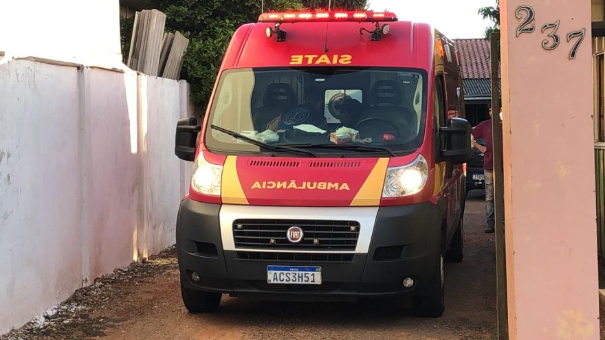 Com suspeita de fratura no tornozelo, mulher é socorrida pelo Siate