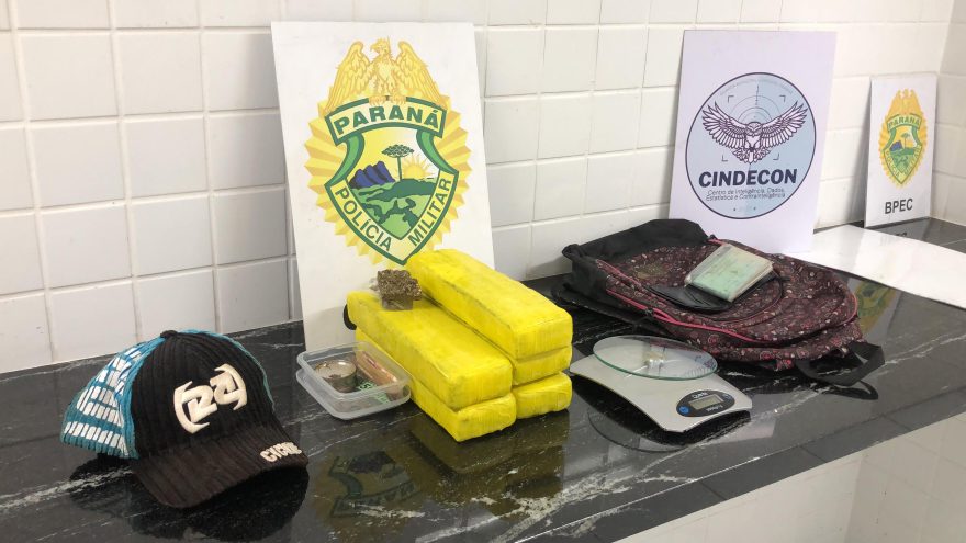 Homem é preso pela Polícia Militar com cinco tabletes de maconha