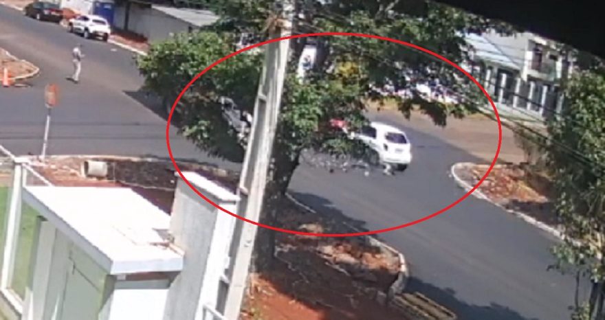 Câmera flagra acidente entre dois carros e caminhão no Maria Luiza
