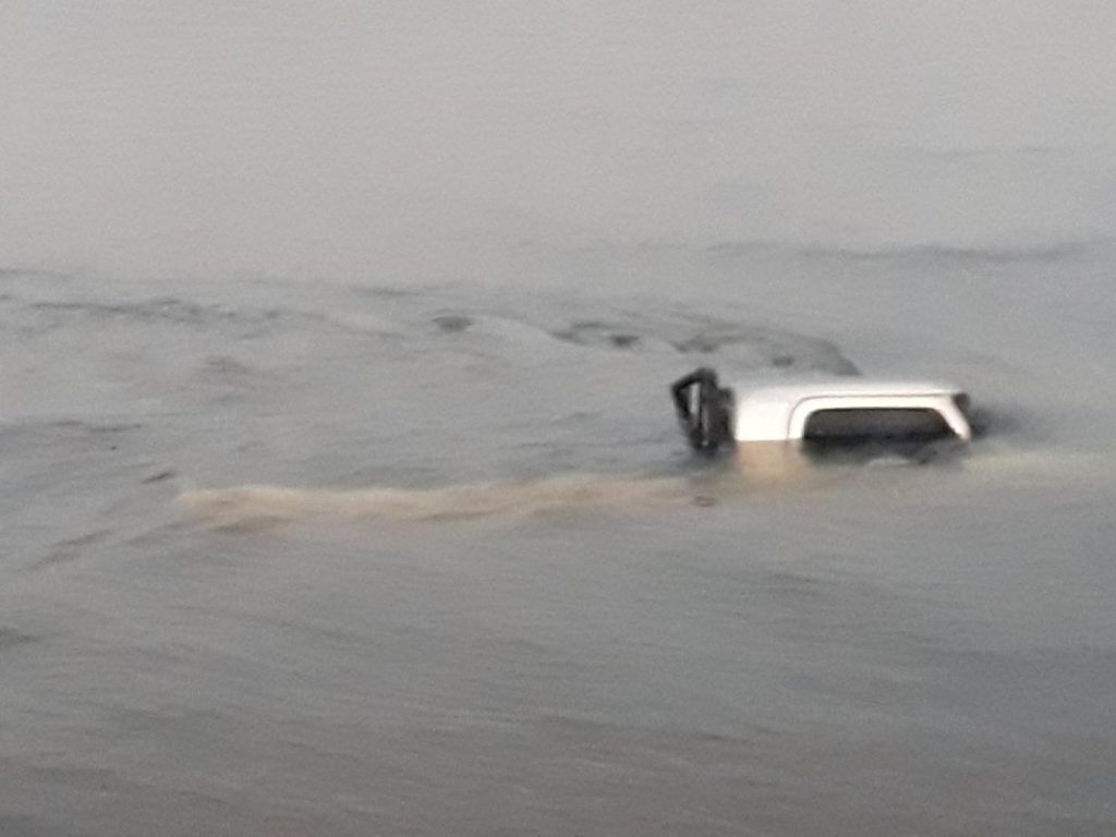 F-1000 cai em rio após manobra malsucedida em balneário de Altônia