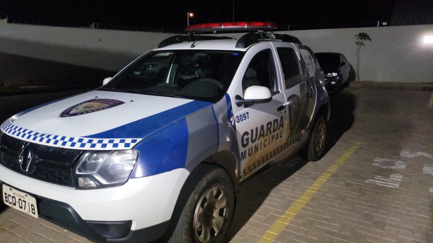 Vítima de violência doméstica vai à delegacia prestar depoimento sobre crime