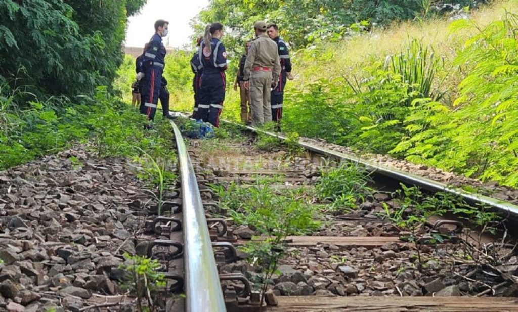Mulher é encontrada morta próximo a trilhos do trem em Sarandi