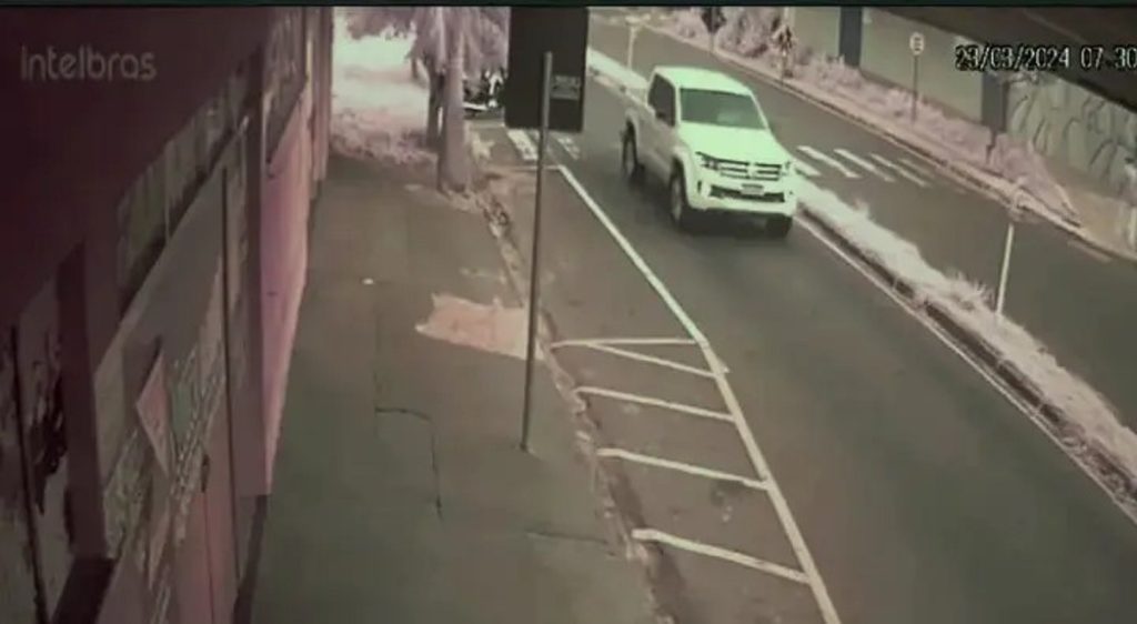 Motorista suspeito de abordar mulheres em caminhonete fica em silêncio durante depoimento