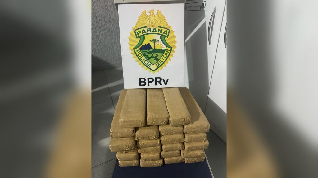 PRE prende passageiro com 14 kg de maconha em ônibus na PR-323