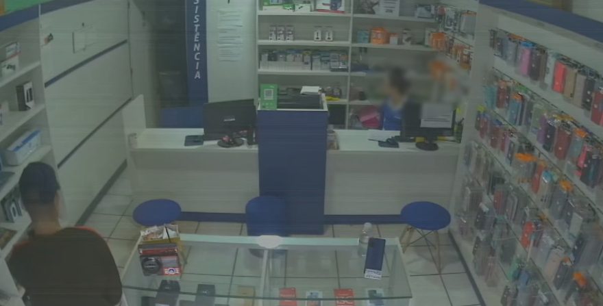 Câmera registra assalto a loja de eletrônicos em Boa Vista